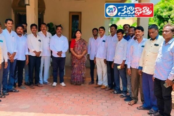 ఎర్రబెల్లి స్వర్ణను కలిసిన కాంగ్రెస్ పార్టీ నాయకులు. Congress party