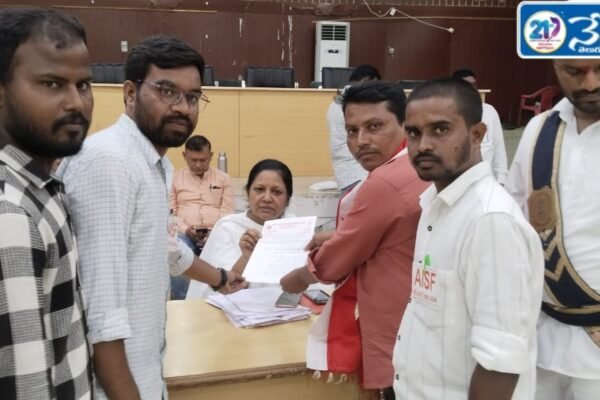 జిల్లాలో ఫీజుల నియంత్రణ చట్టాన్ని అమలు చేయాలి. Fee Control