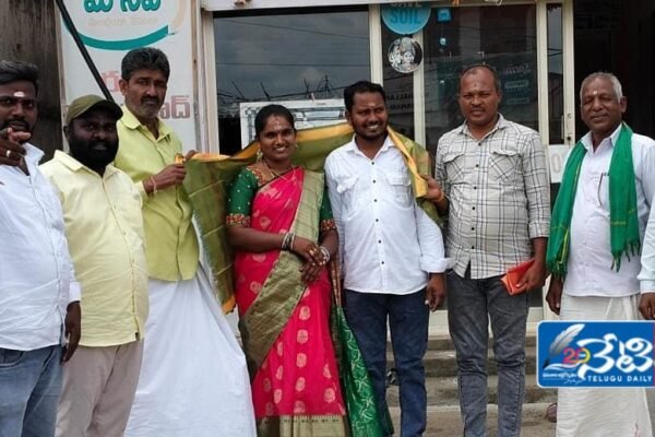 యూట్యూబ్ స్టార్ కు ఘన సన్మానం. Kanaka Someshwara Temple,