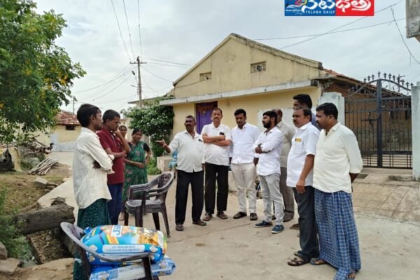 మృతునికుటుంబానికి 50 కేజీల బియ్యం అందజేత. AMC Vice Chairman Nerella Narasimha Goud