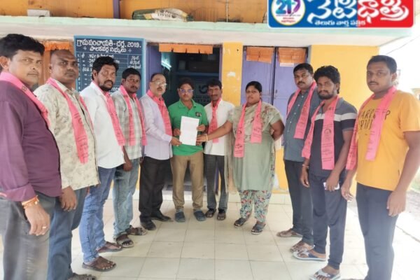చర్ల మేజర్ పంచాయతీలో నెలకొన్న సమస్యలను వెంటనే.. BRS Party