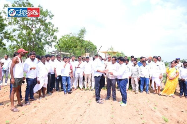 వర్ధన్నపేట నియోజకవర్గానికి 200 కోట్లతో. 200 crores.