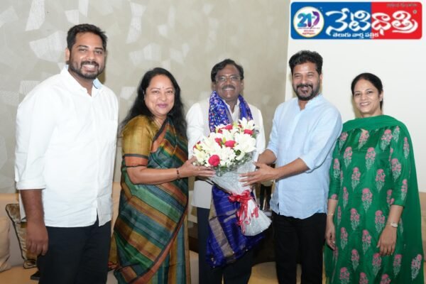 సీఎం రేవంత్ రెడ్డిని కలిసిన మంత్రి వివేక్ వెంకటస్వామి .