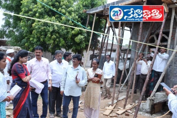 ఇందిరమ్మ ఇండ్ల నిర్మాణ పనులు త్వరగా పూర్తి చేసుకోవాలి
