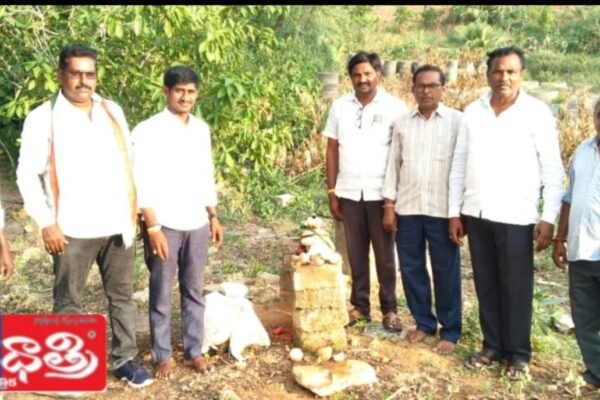 మంచినీటి బోరు మోటారు ను మరమ్మతులు చేయించిన కాంగ్రెస్ నాయకులు. Congress.