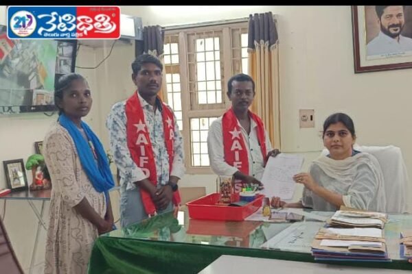 ప్రైవేటు పాఠశాలలో విద్యాహక్కు చట్టాన్ని అమలుచేయాలి. Education