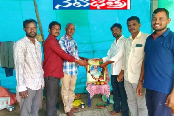 స్నేహితుని కుటుంబానికి చేయూత. Family