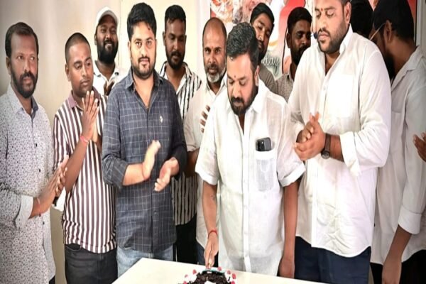 పోతిరెడ్డిపల్లి చౌరస్తాలో ఘనంగా రాహుల్ గాంధీ జన్మదిన వేడుకలు. Rahul Gandhi's birthday