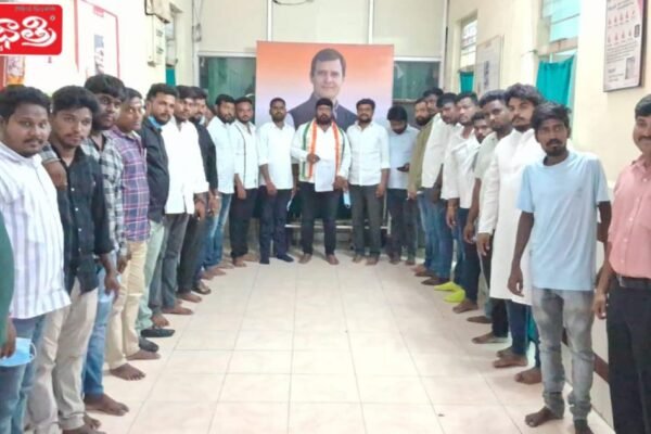 యూత్ కాంగ్రెస్ ఆధ్వర్యంలో రక్తదాన శిబిరం. Congress President Tummalapelli Sandeep