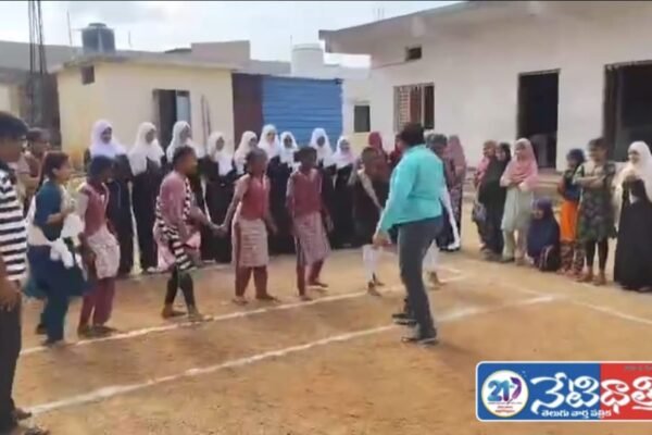 విద్యార్థులకు చదువుతోపాటు క్రీడలు ముఖ్యమే. Students