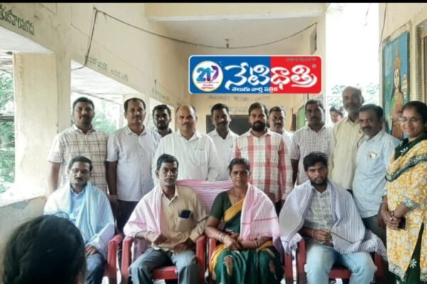బడిబాట ముగింపులో.. దాతలకు సన్మానం Donors