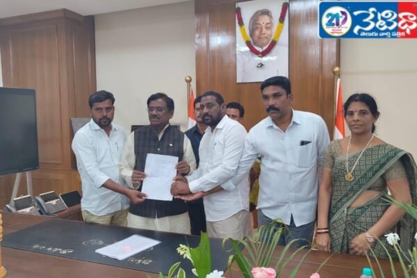 సర్వీస్ రోడ్డు ఏర్పాటు చేయాలని మంత్రికి వినతి. Service Road