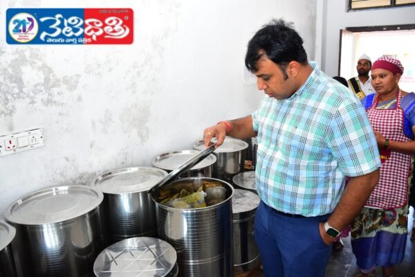 కస్తూర్బా గాంధీ బాలిక విద్యాలయం ఆకస్మిక తనిఖీ. School