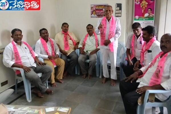 రైతుకు బాకీ ఉన్న రూ.19 వేలు చెల్లించాలి. Farmers