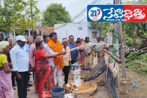మంచినీటి బోర్ వెల్ తో ఊరట. Borewell.