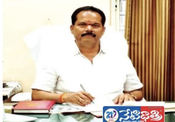 బాధ్యతలు చేపట్టిన కమిషనర్ సుభాష్ రావు దేశముఖ్. Municipal Officials.