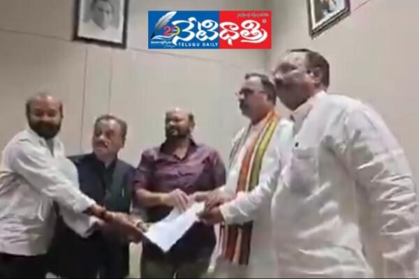గాంధీభవన్లో ఈరోజు మాజీ ఎమ్మెల్సీ కొండా మురళీధర్ రావు క్రమశిక్షణ కమిటీకి ఇచ్చిన వివరణ లేఖ. Former