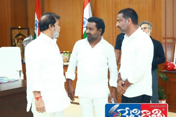 తెలంగాణ సచివాలయంలో మంత్రి దామోదర్. Congress