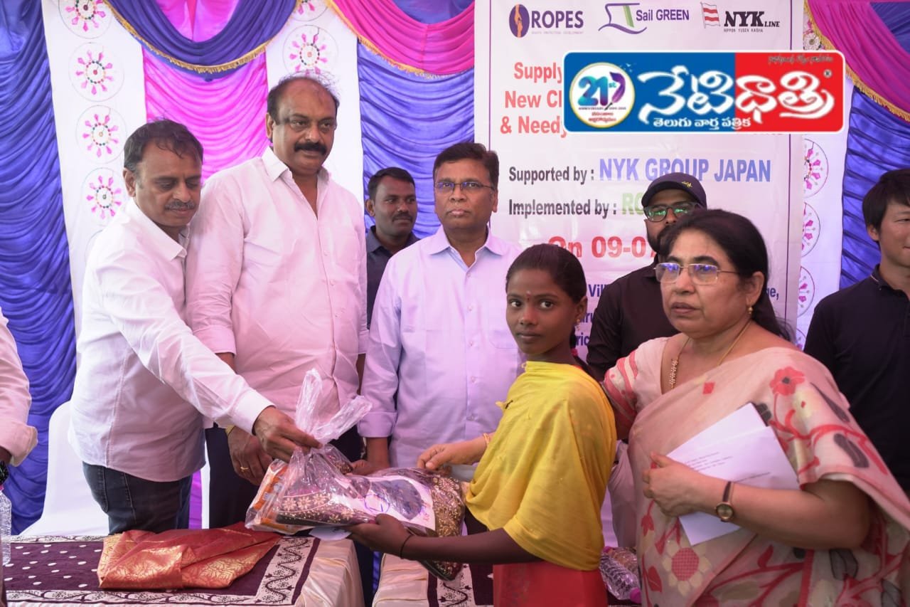 సమాజ సేవలో స్వచ్ఛంద సేవా సంస్థల పాత్ర కీలకం.