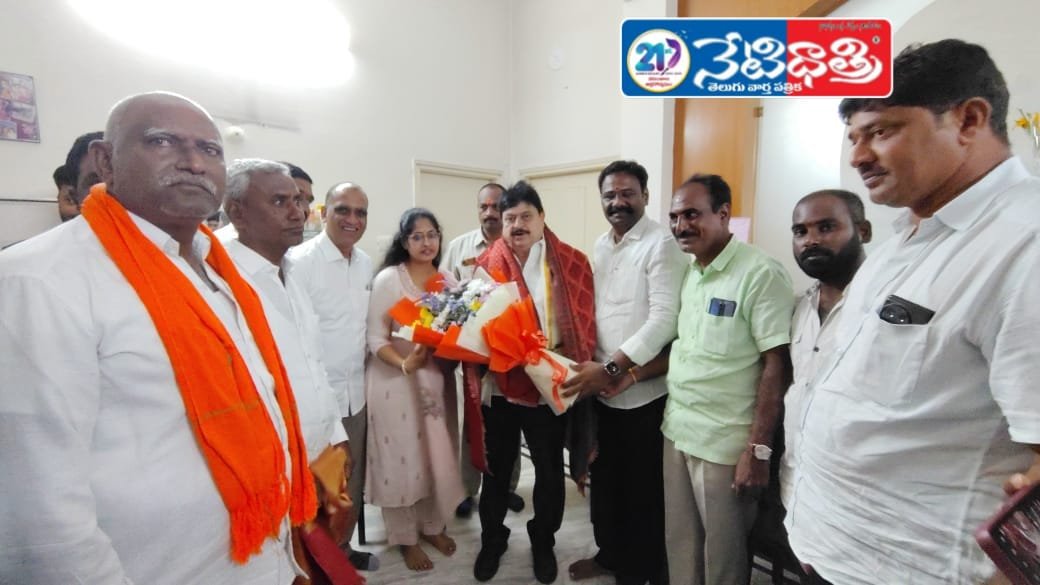 బిజెపి రాష్ట్ర అధ్యక్షుడిని కలిసిన చందుపట్ల కీర్తి రెడ్డి