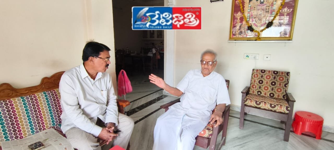 గురువు ఆశీర్వదాం తీసుకున్న మాజీమంత్రి నిరంజన్ రెడ్డి