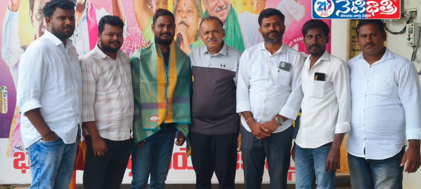 మాజీ ఎమ్మెల్యే గండ్రను కలిసిన కేటీఆర్ సేన నాయకులు