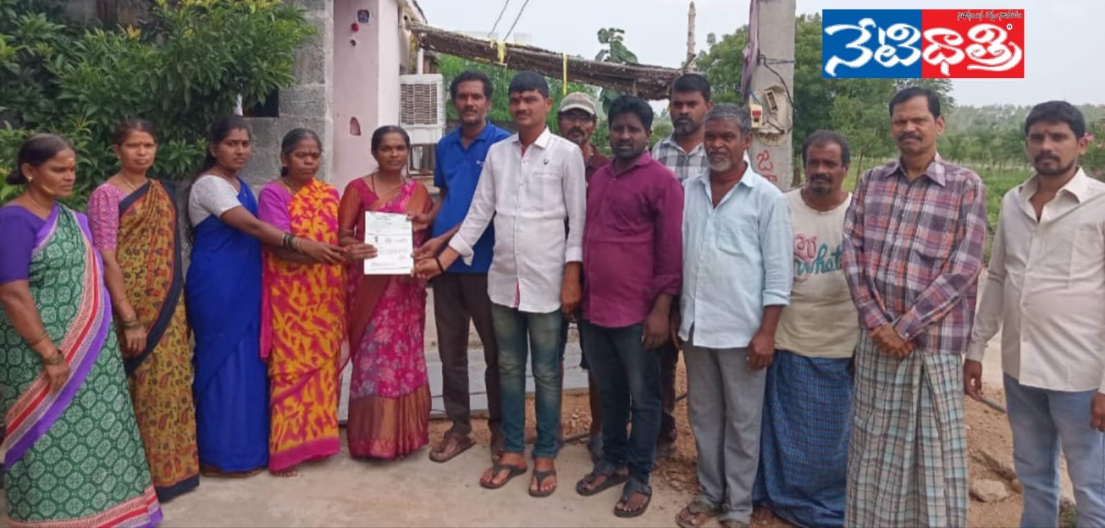 ముఖ్యమంత్రి సహాయనిధి చెక్కుల పంపిణీ.