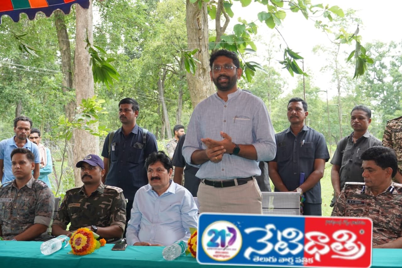 Collector Jitesh V Patil, District SP Rohit Raj