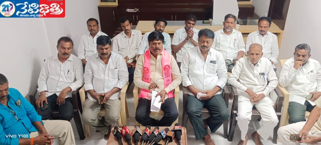 ఇందిరమ్మ ఇండ్ల పేరుతో కాంగ్రెస్ వసూళ్ల దోపిడీ.