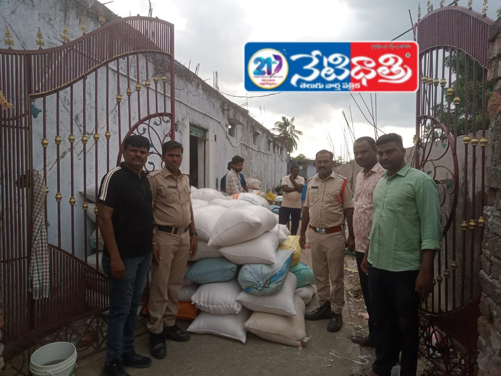 నెక్కొండలో టాస్క్ ఫోర్స్ దాడులు.