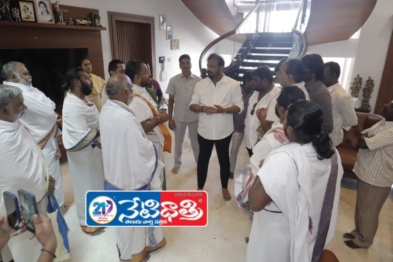 తుడా చైర్మన్ డాలర్స్ దివాకర్ రెడ్డి ని కలిసి..