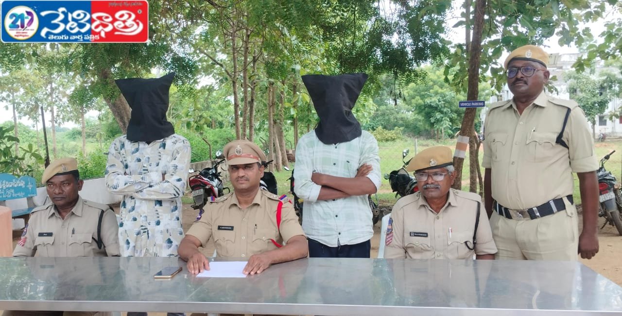 వైన్ షాపులో చోరీకి పాల్పడ్డ వ్యక్తులు అరెస్ట్.