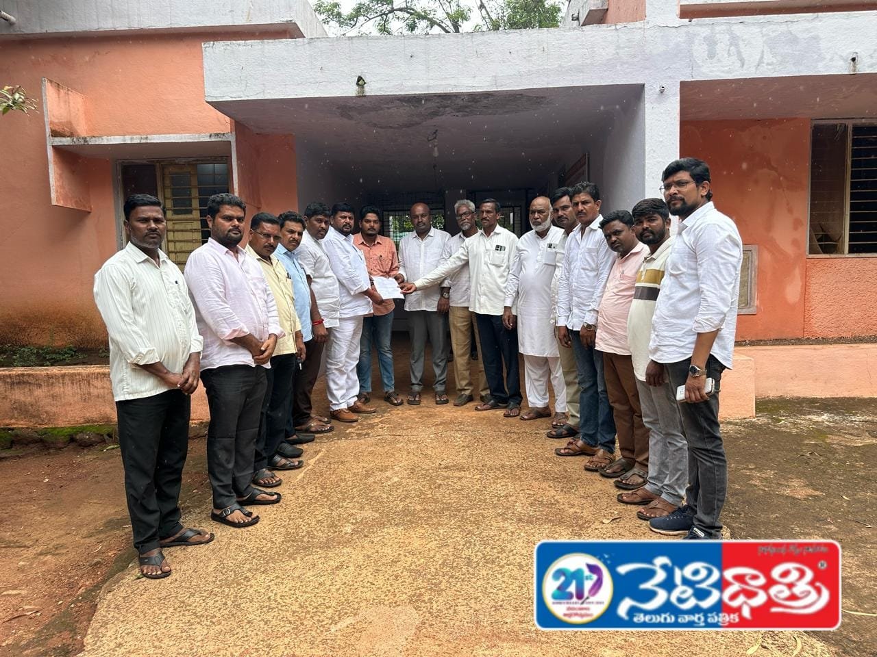 బోనస్పూర్ వరకు బిటి రోడ్డు పునరుద్ధరణ పనులను.