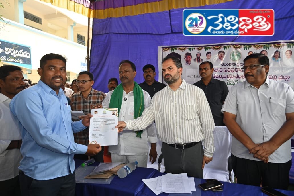 అర్హులైన పేదలందరికీ ఆహార భద్రత కార్డులు.