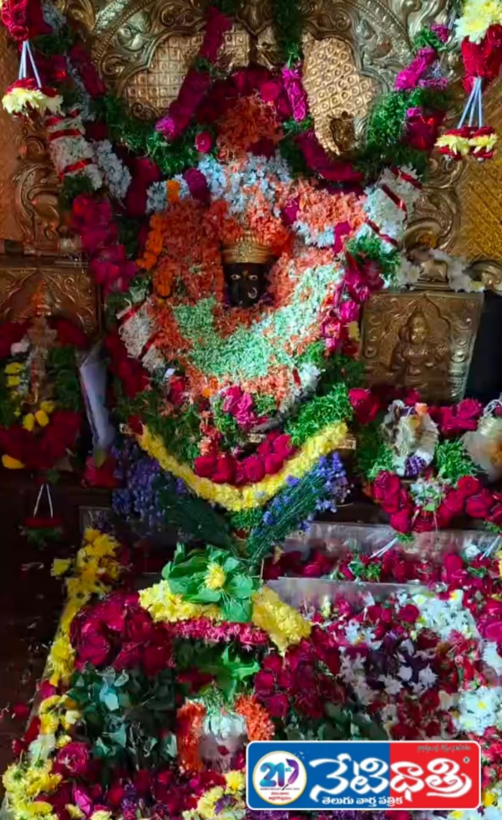 భక్తులతో కిక్కిరిసిన కేతకి సంగమేశ్వర స్వామి ఆలయం..