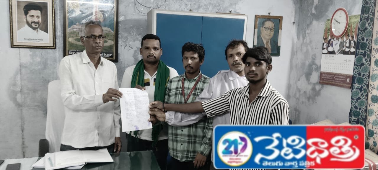 ప్రభుత్వ స్కూల్ ప్రాంగణంలో సెల్ ఫోన్ టవర్ నిర్మాణం వద్దు..