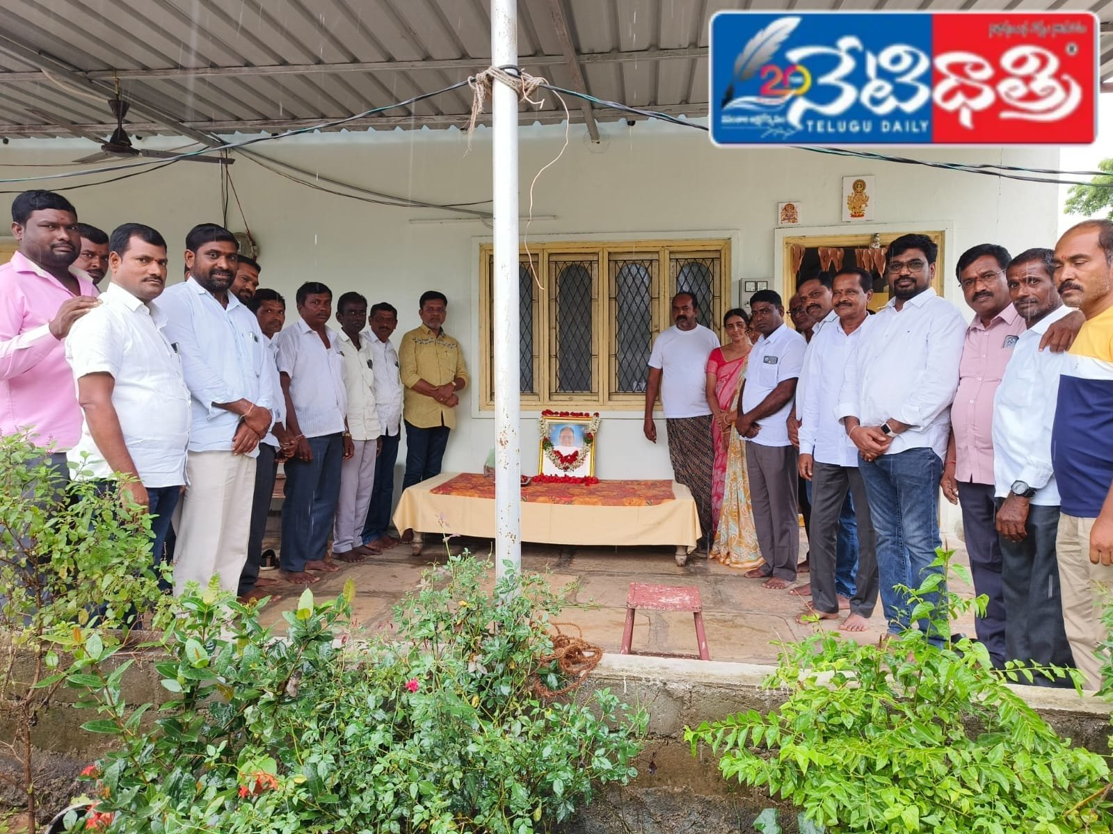 మృతిరాలి కుటుంబమును పరామర్శించిన..