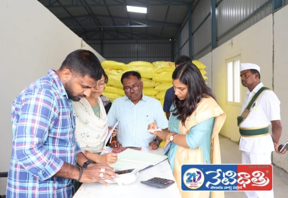అధిక ధరలకు ఎరువులు అమ్మిన దుకాణం సీజ్ చేసిన..