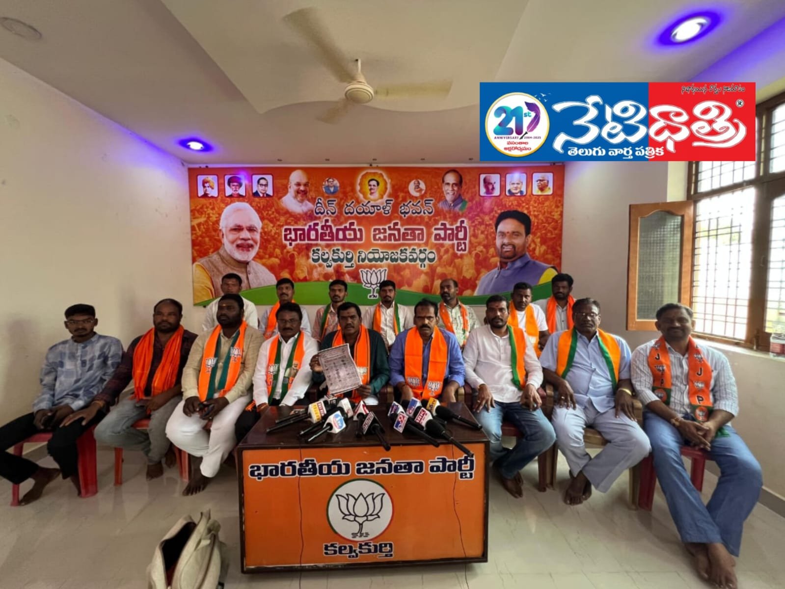 ఆనంద్ కుమార్ తల్లోజు ఆచారికి క్షమాపణ చెప్పాలి.