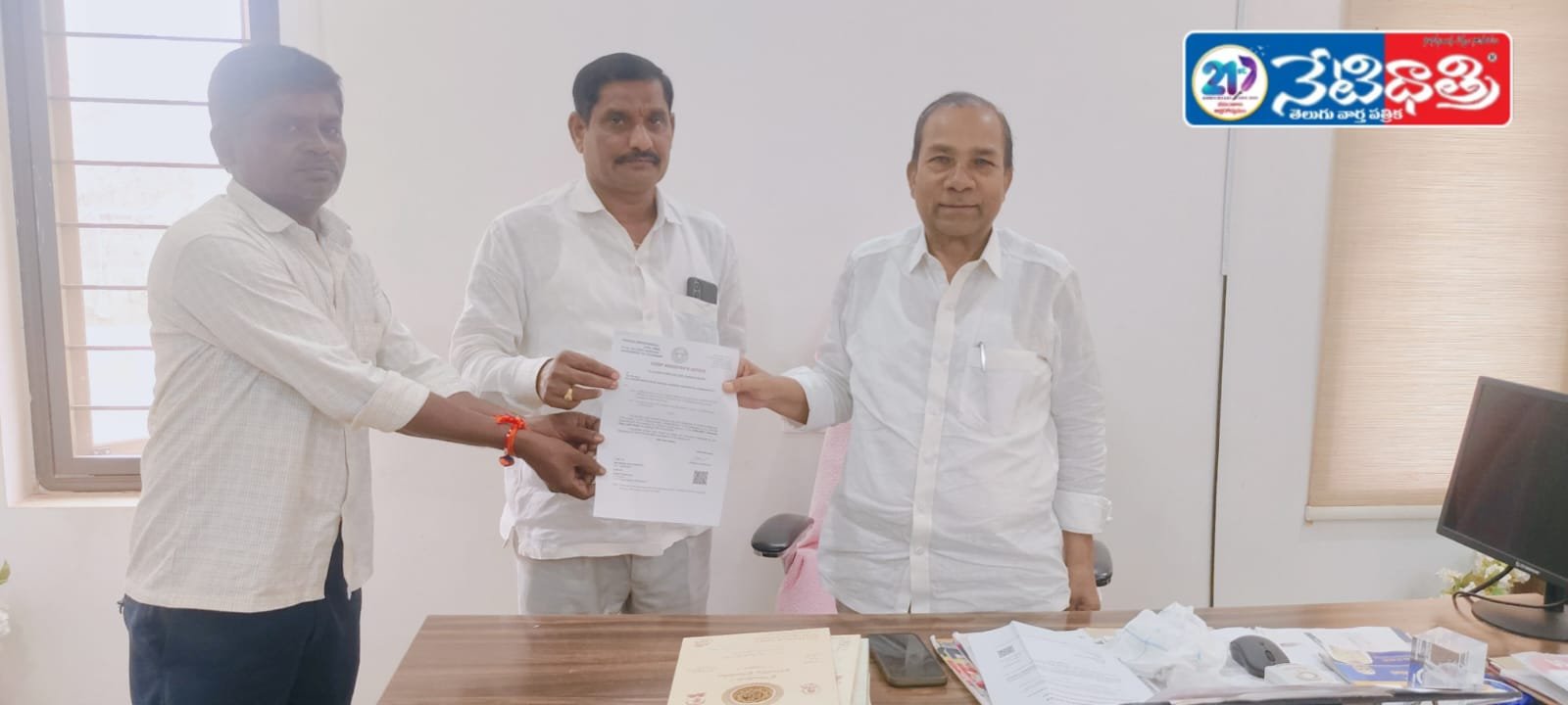 2,లక్షల రూపాయల ఎల్ఓసి ని అందజేసిన ఎమ్మెల్యే మాణిక్ రావు
