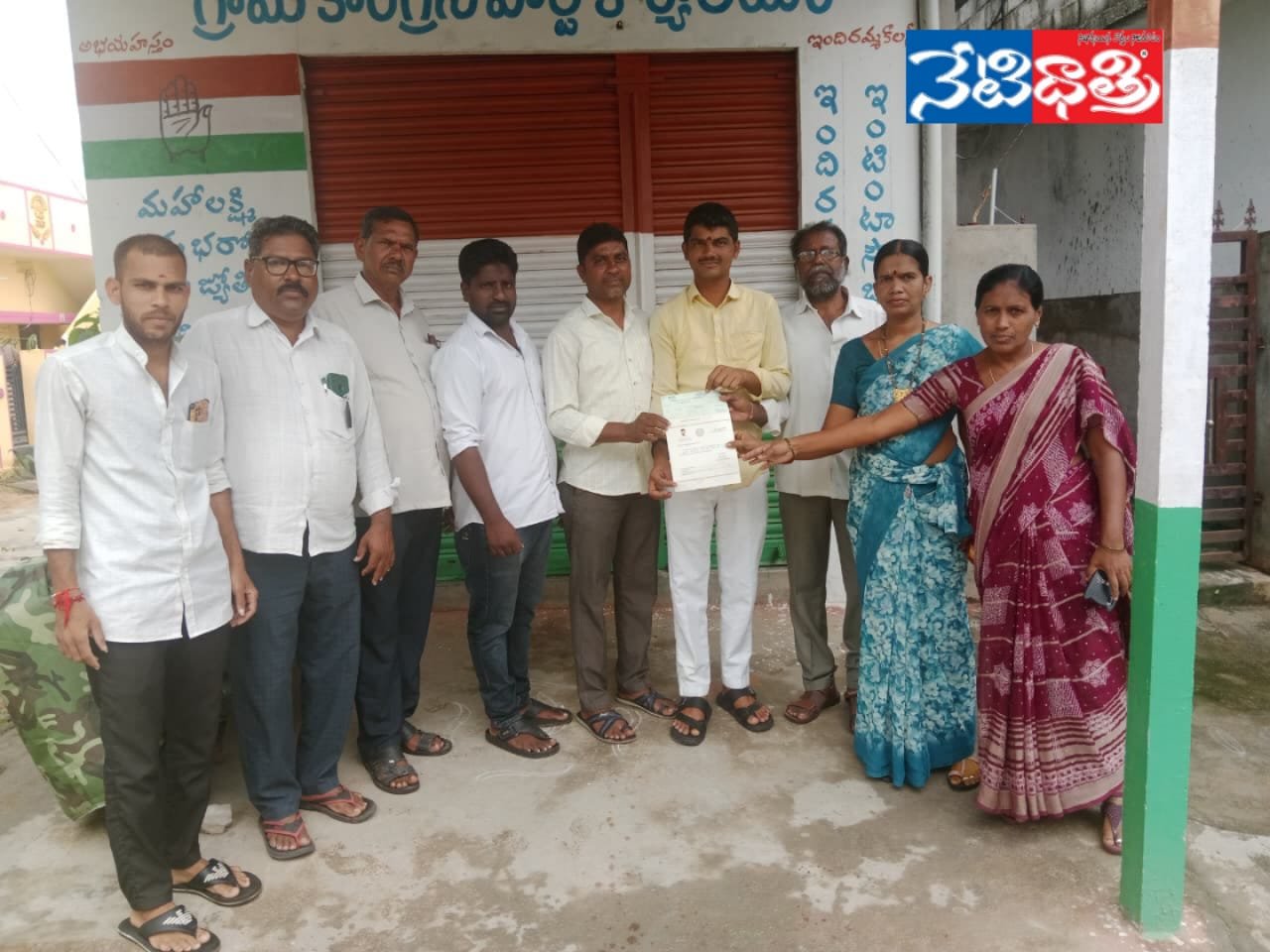 సీఎంఆర్ఎఫ్ చెక్కుల పంపిణీ…