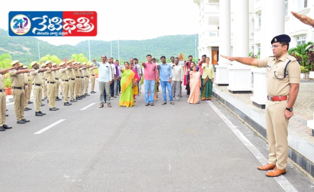 District SP Mahesh B. Gite IPS