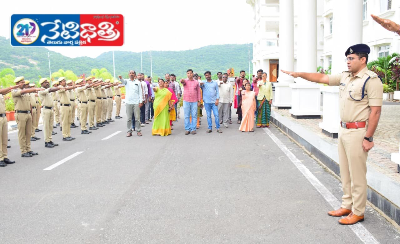 District SP Mahesh B. Gite IPS