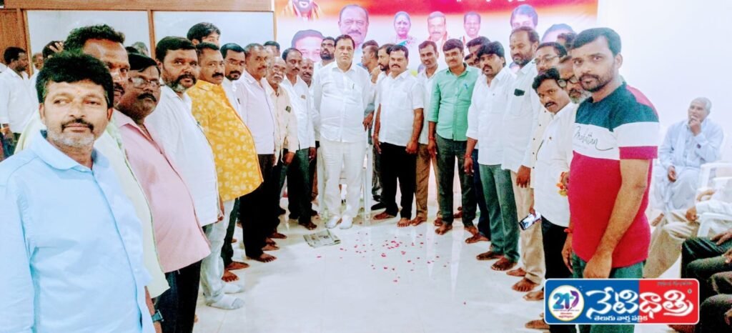 Rajaka Leaders Felicitate Zaheerabad MP Suresh Kumar Shetkar