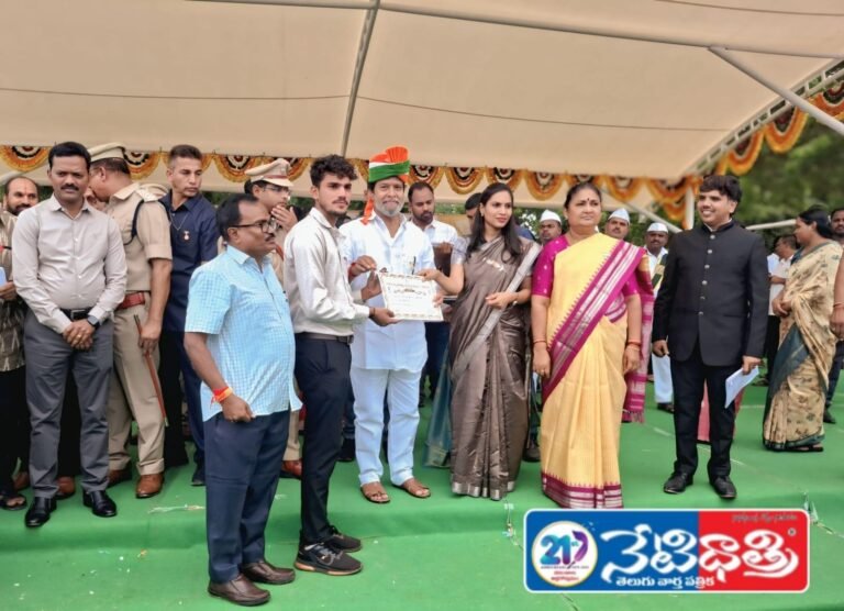Siddapur AEO Wins Best Service Award