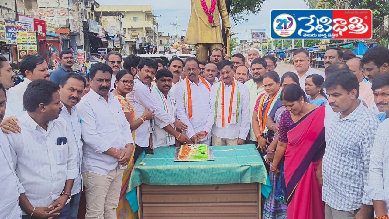 "Rajiv Gandhi Jayanti Celebrated in Bhupalapalli"