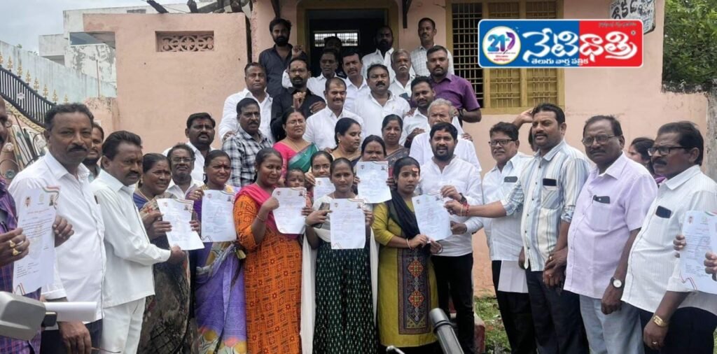 Congress distributes new ration cards in Thorrur
