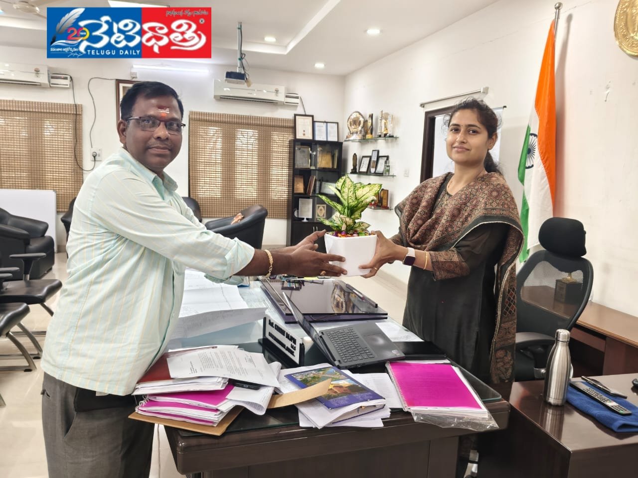 Deputy Commissioner Meets Municipal Commissioner in Warangal