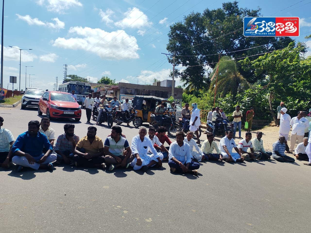 కోనాపూర్‌లో యూరియా కొరతపై రైతుల ధర్నా…