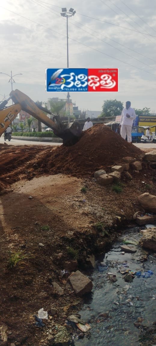 Ex-Councillor Fixes Road Issue
